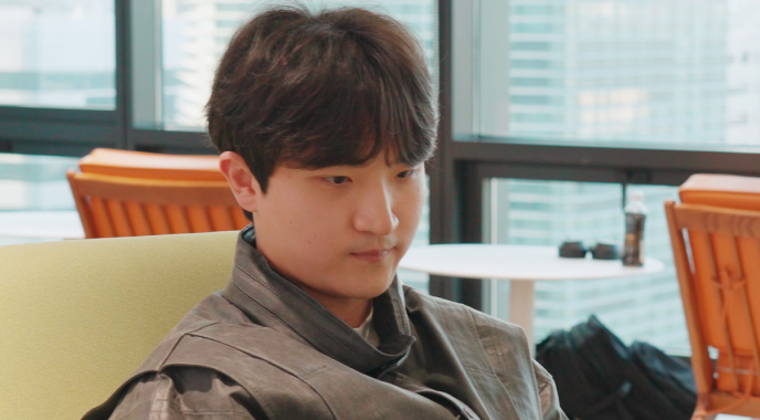 노트북하는 남자